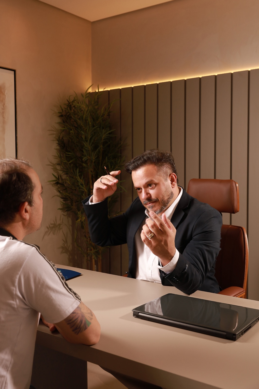 Médico da Clínica Capelli em consulta com paciente